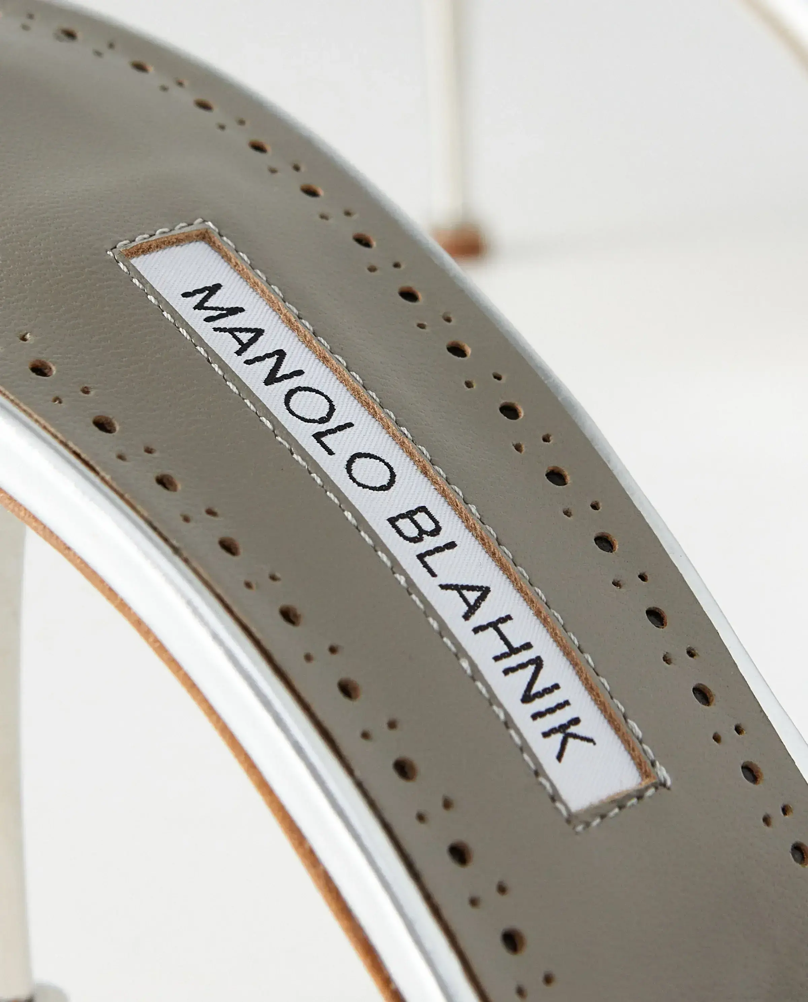 Srebrne klapki na szpilce Astucla 90 - Image #4