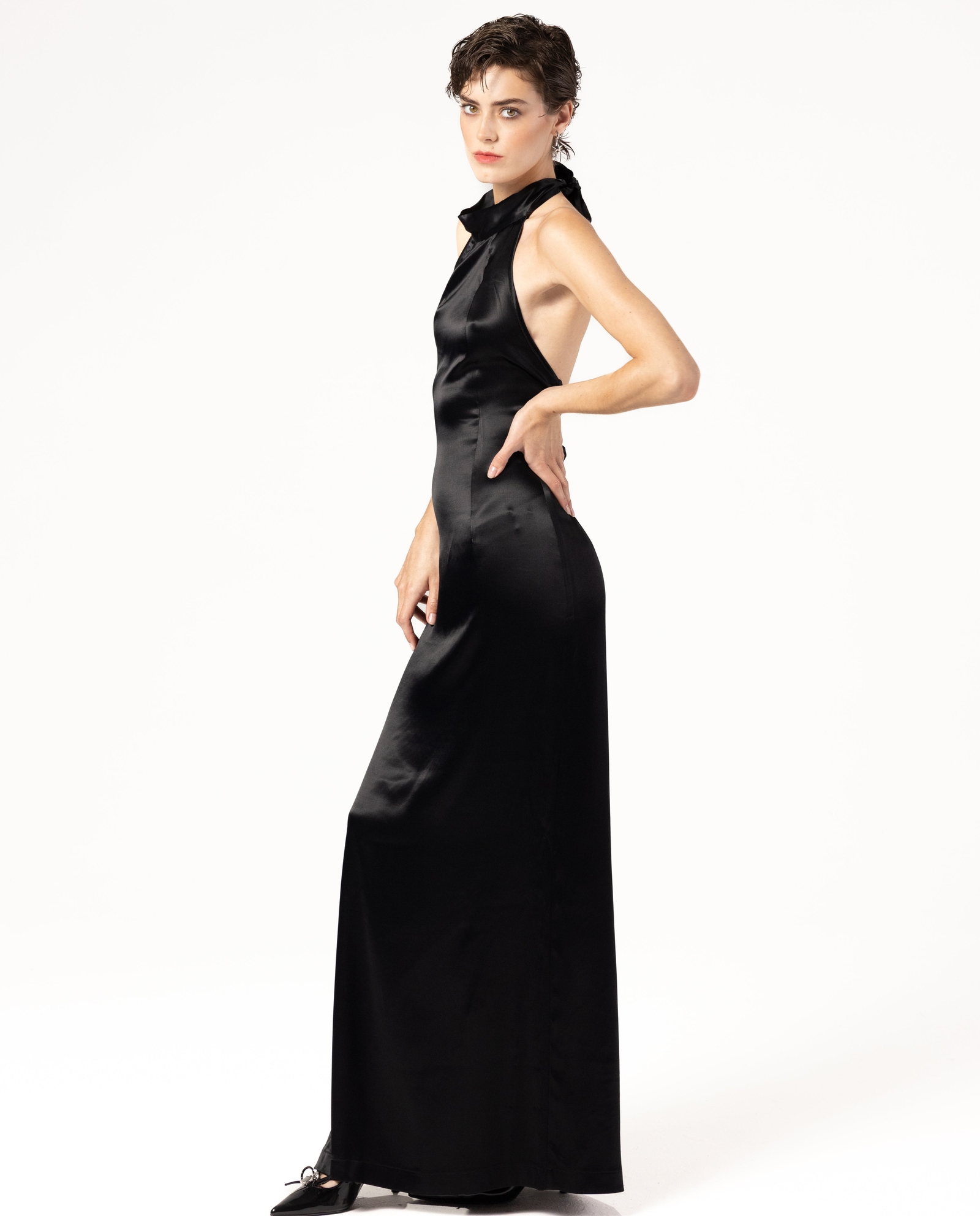 Czarna maxi sukienka z satynowej wiskozy - Image #4