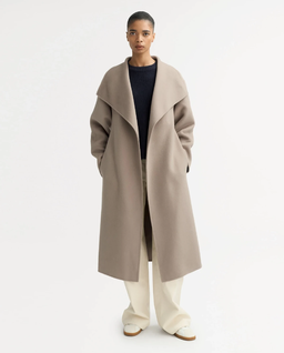 Długi beżowy płaszcz - Image #0