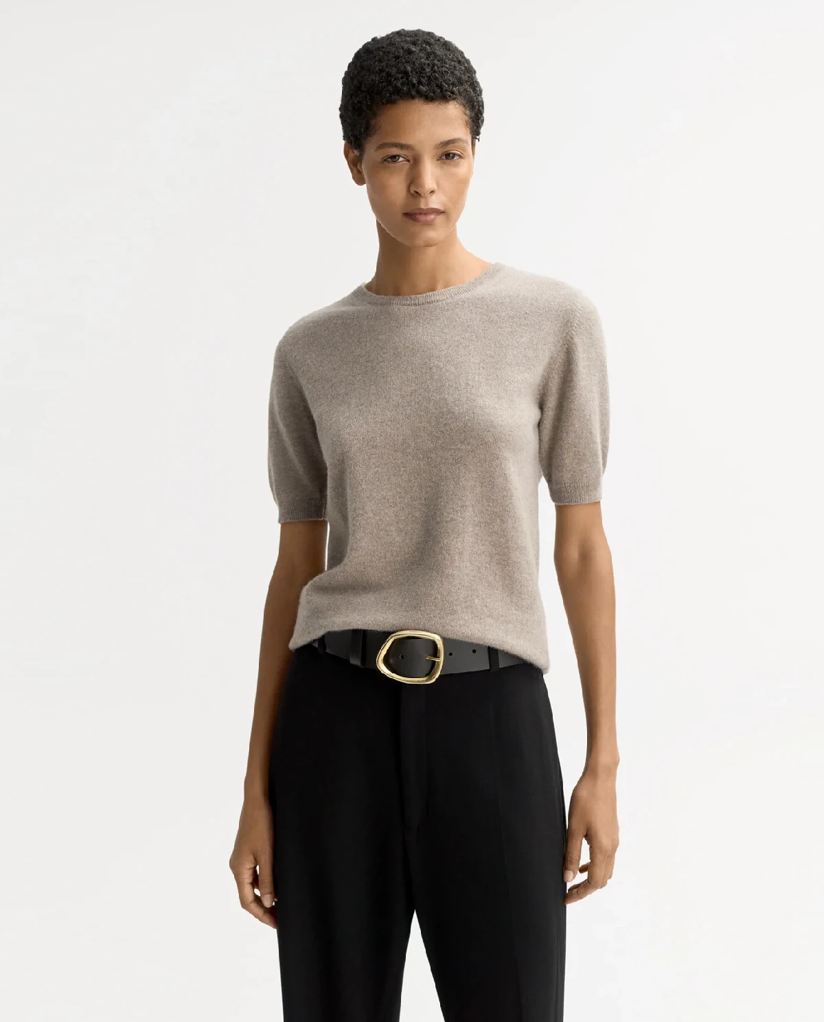 Beżowy sweter z krótkim rękawem - Image #0