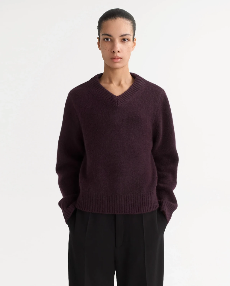 Burgundowy sweter z dekoltem w serek