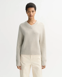 Kaszmirowy sweter z dekoltem w serek - Image #0