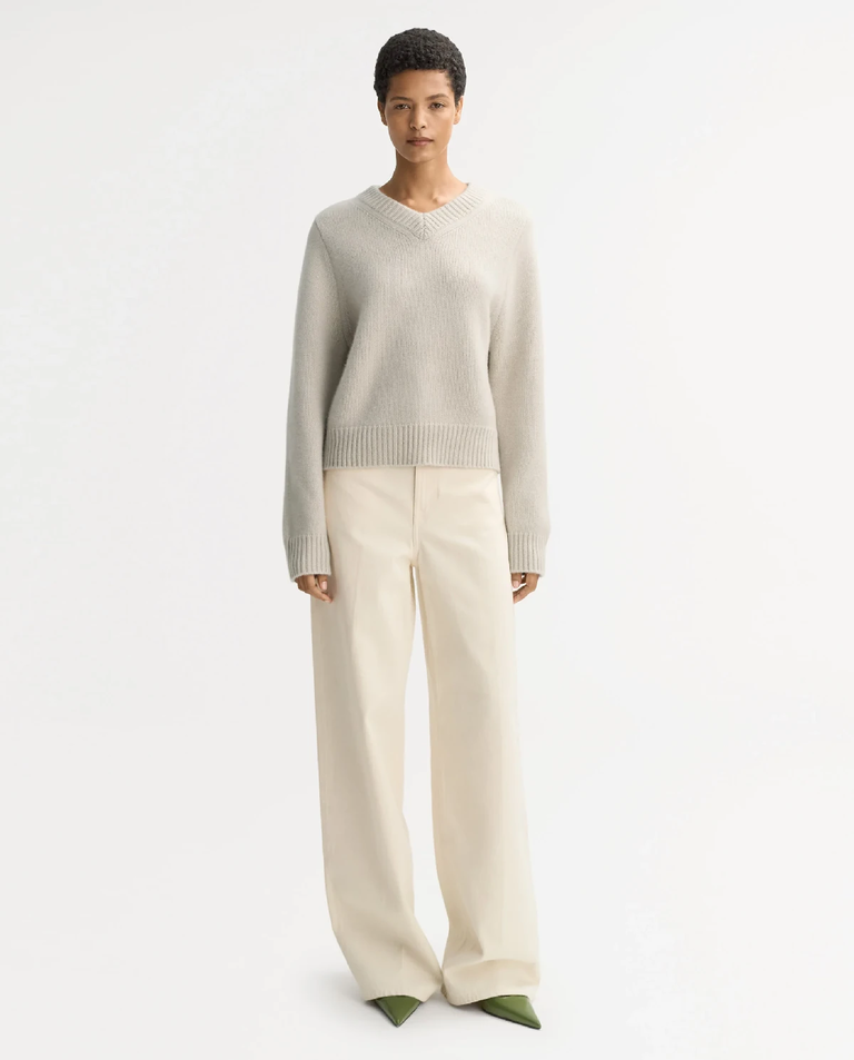 Kaszmirowy sweter z dekoltem w serek - Image #2