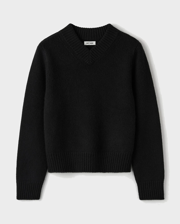 Czarny sweter z dekoltem w serek