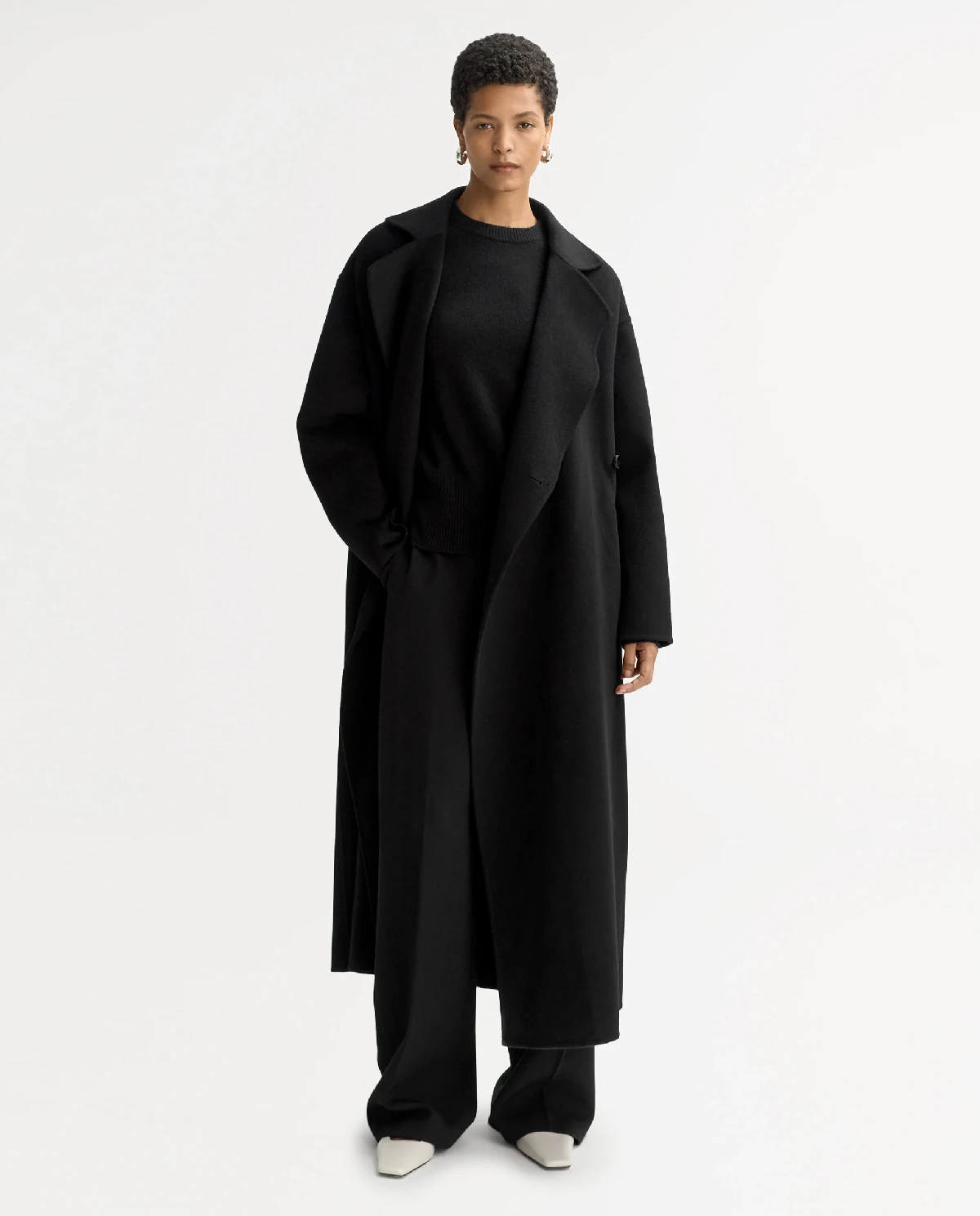 Czarny jednorzędowy płaszcz - Image #0