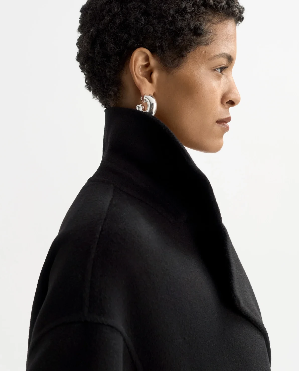 Czarny jednorzędowy płaszcz - Image #4