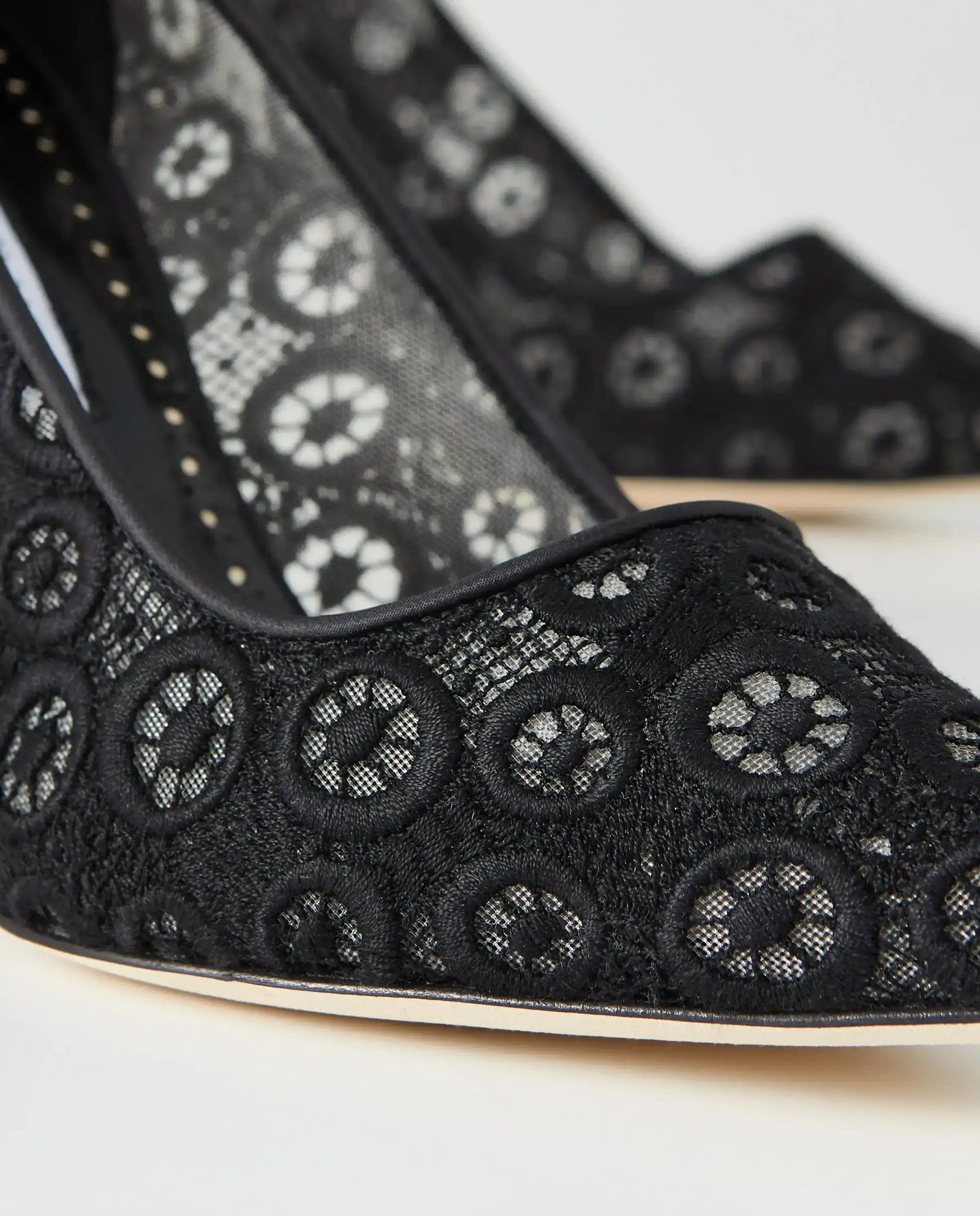 Czarne koronkowe szpilki BB 90 - Image #3