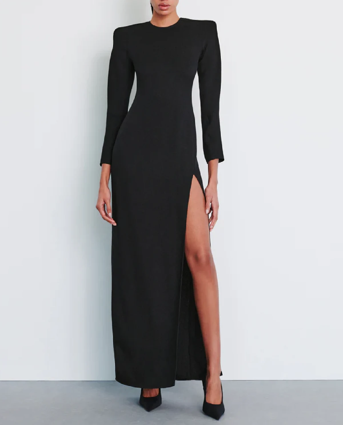 Czarna sukienka z rozcięciem maxi - Image #0