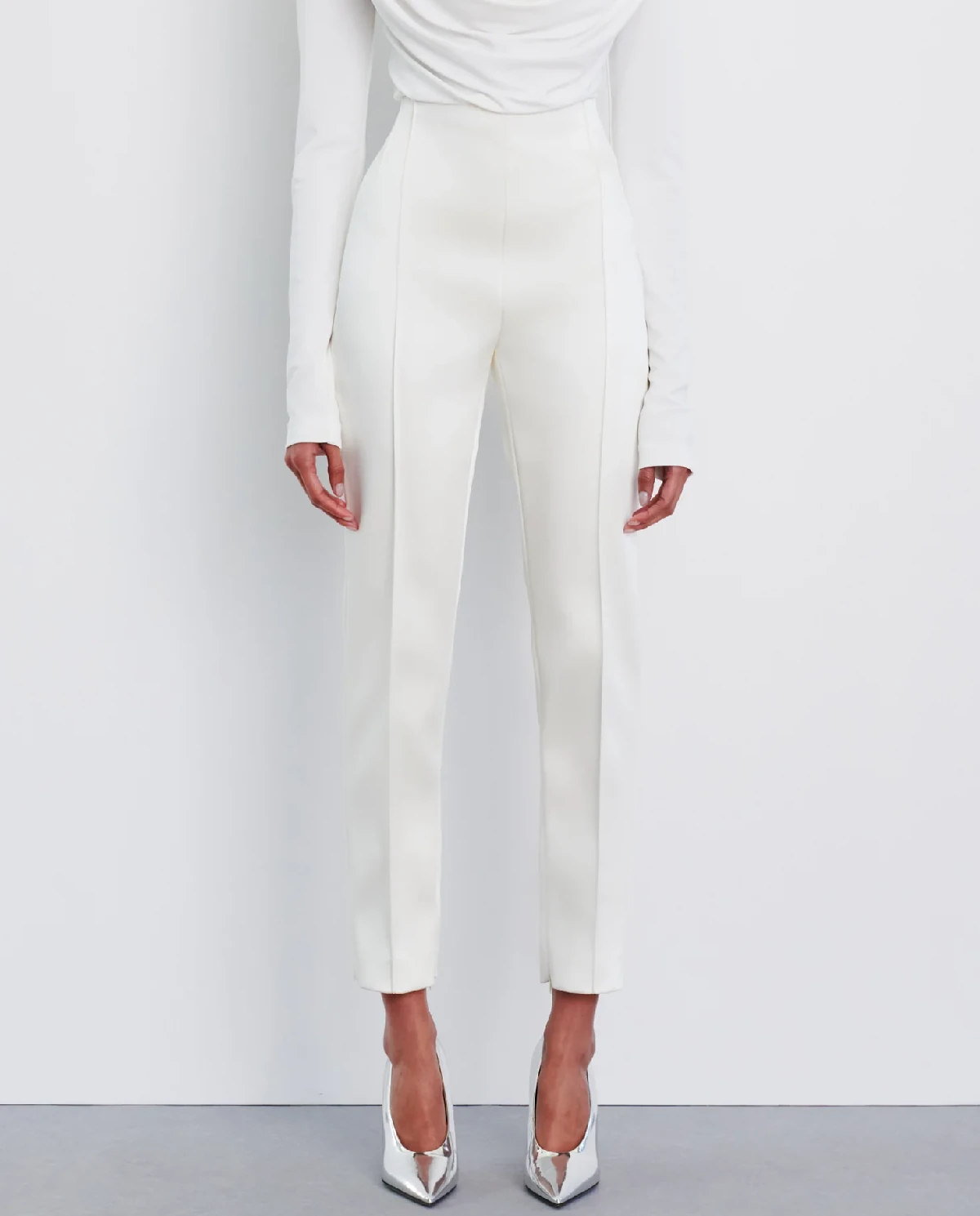 Białe spodnie w kant - Image #0