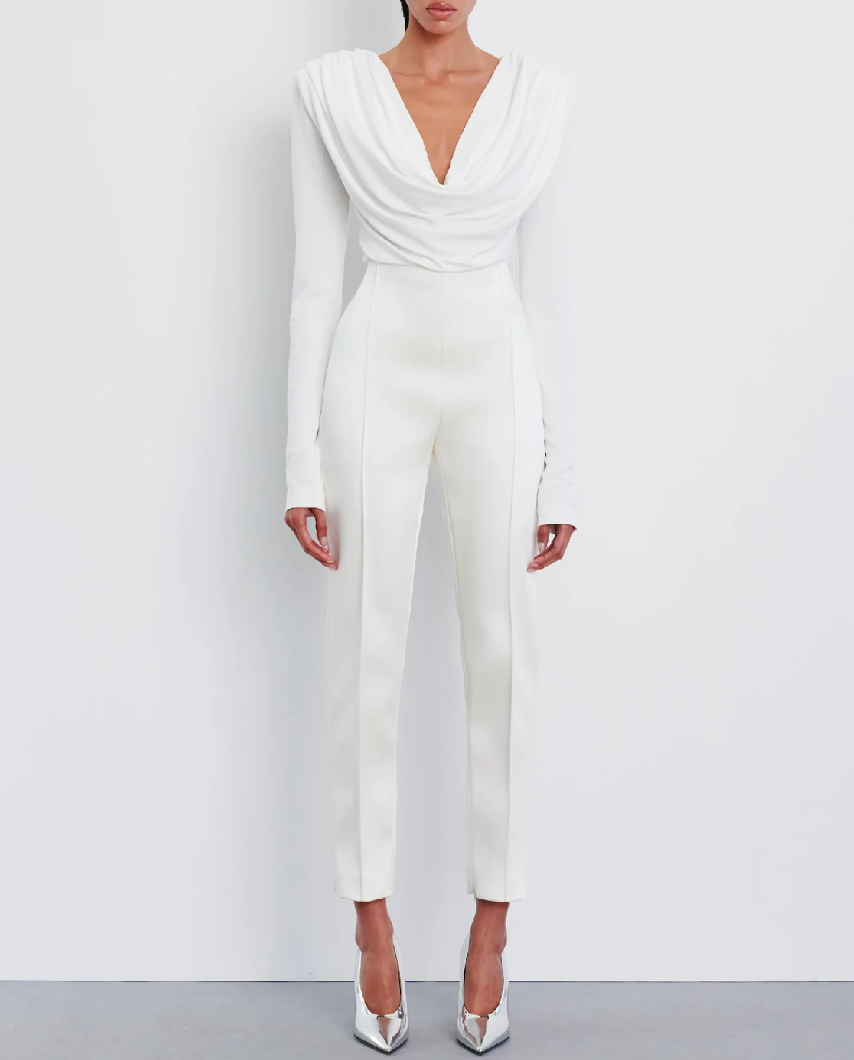 Białe spodnie w kant - Image #1