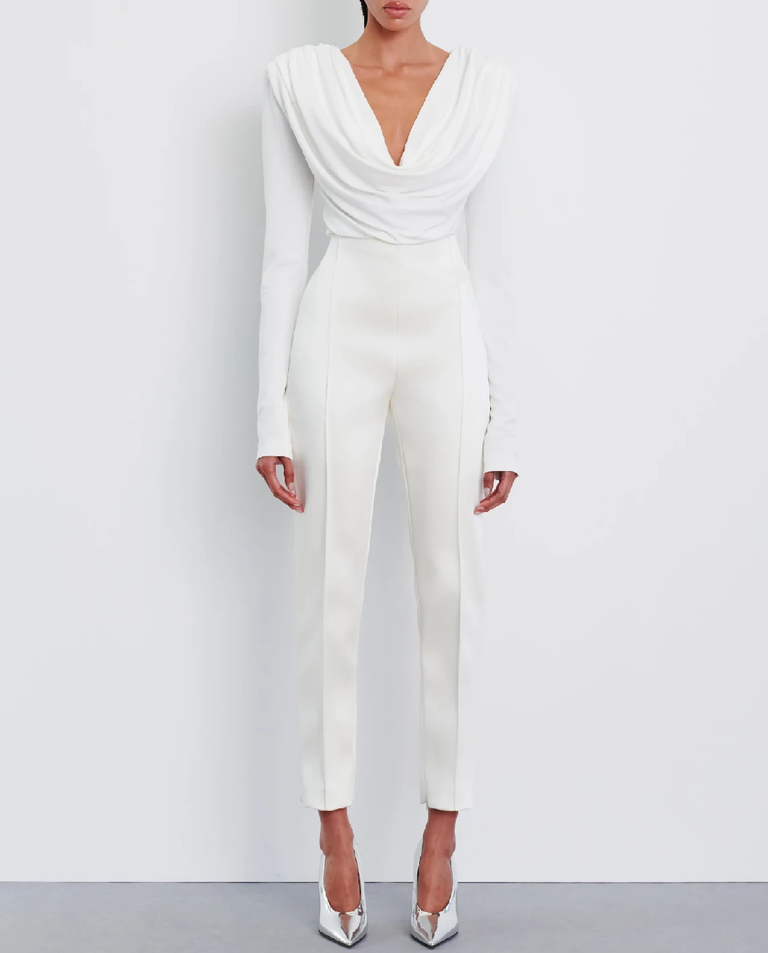 Białe spodnie w kant