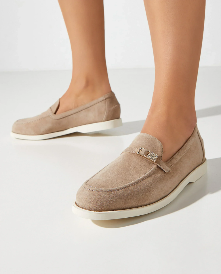 Beżowe zamszowe mokasyny