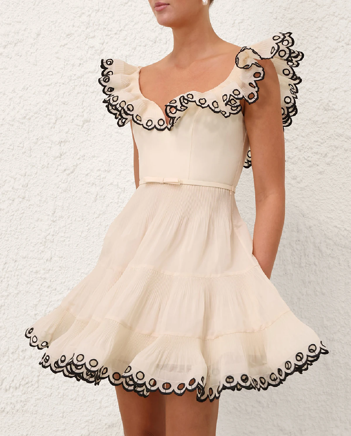 Kremowa sukienka mini z falbankami - Image #3