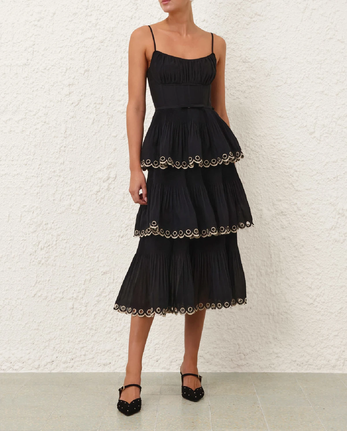 Czarna haftowana sukienka midi - Image #0