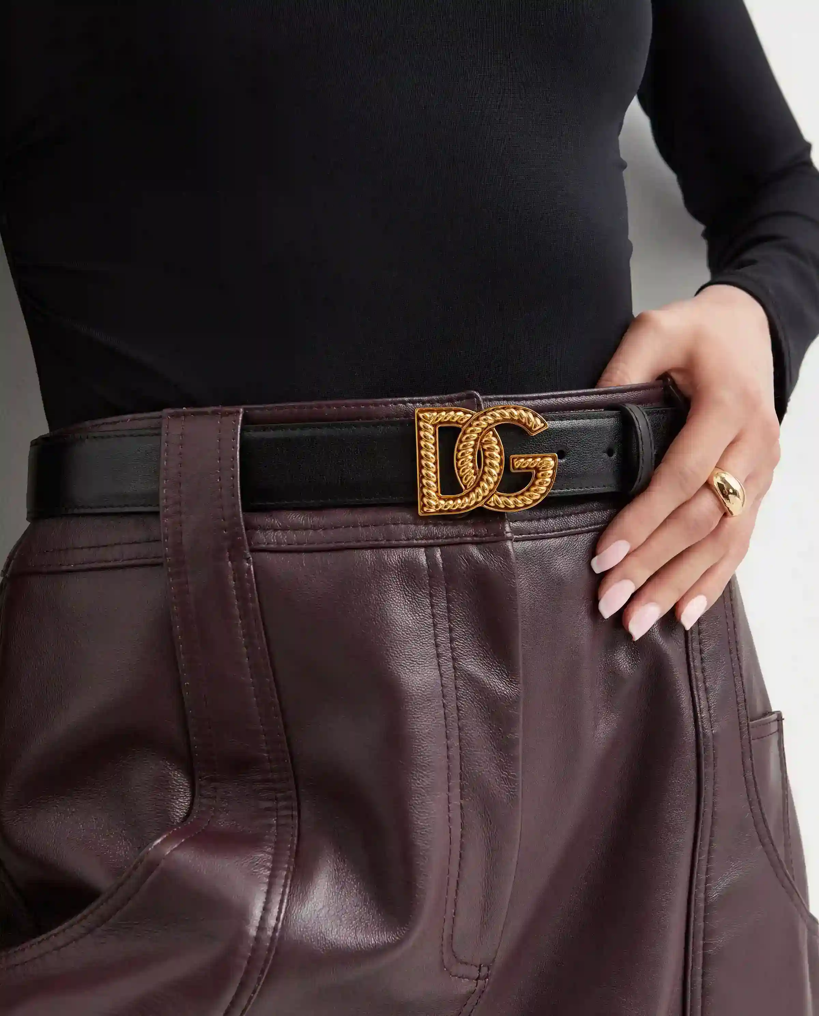 Czarny skórzany pasek z logo - Image #1