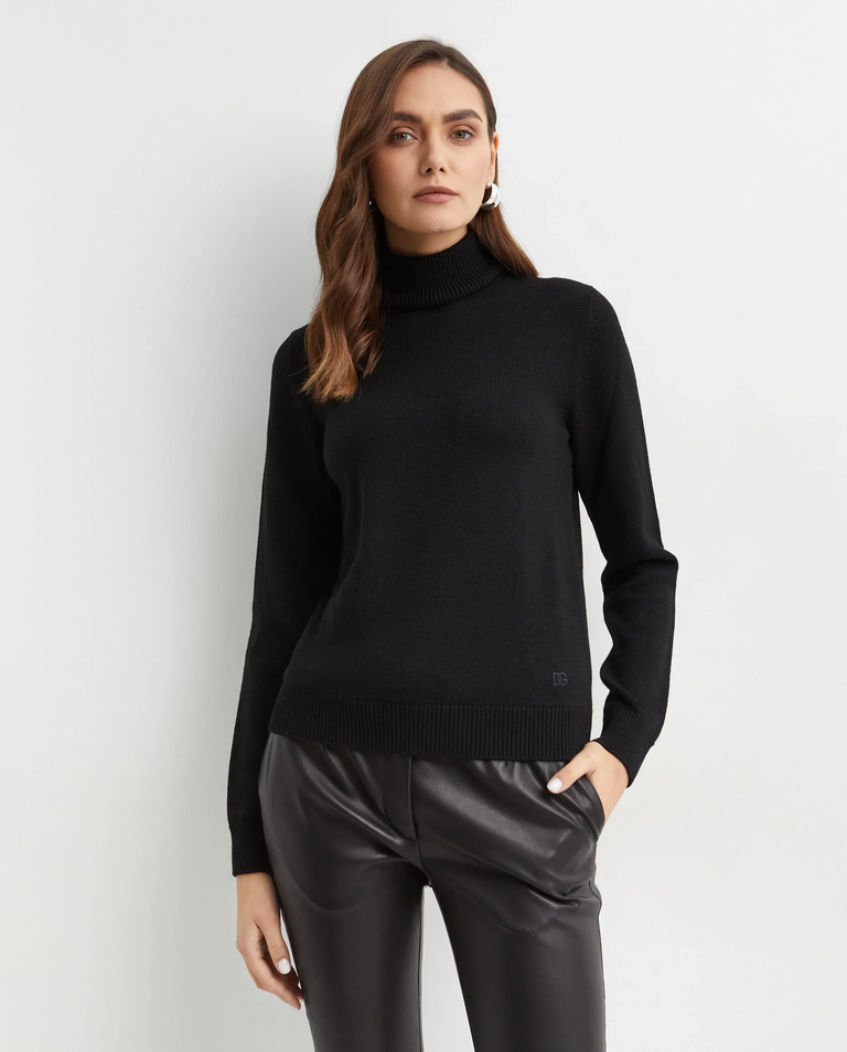 Czarny wełniany golf z haftowanym logo