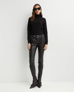 Czarny wełniany golf z haftowanym logo - Image #2