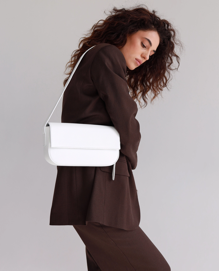 Biała torebka na ramię Baguette