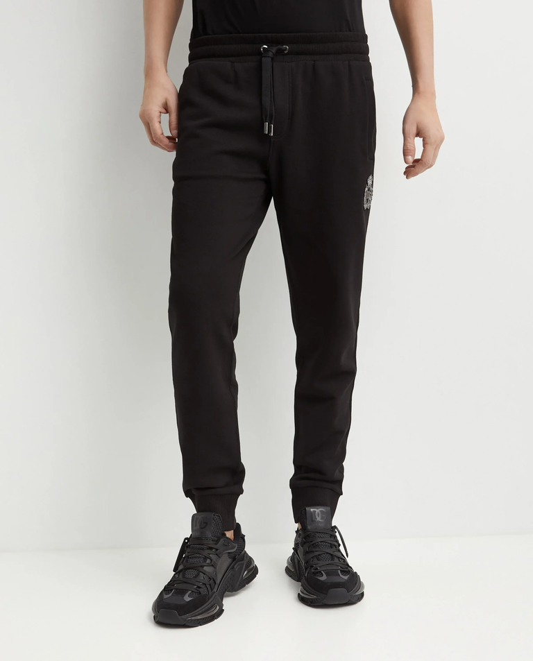 Czarne spodnie dresowe z naszywką