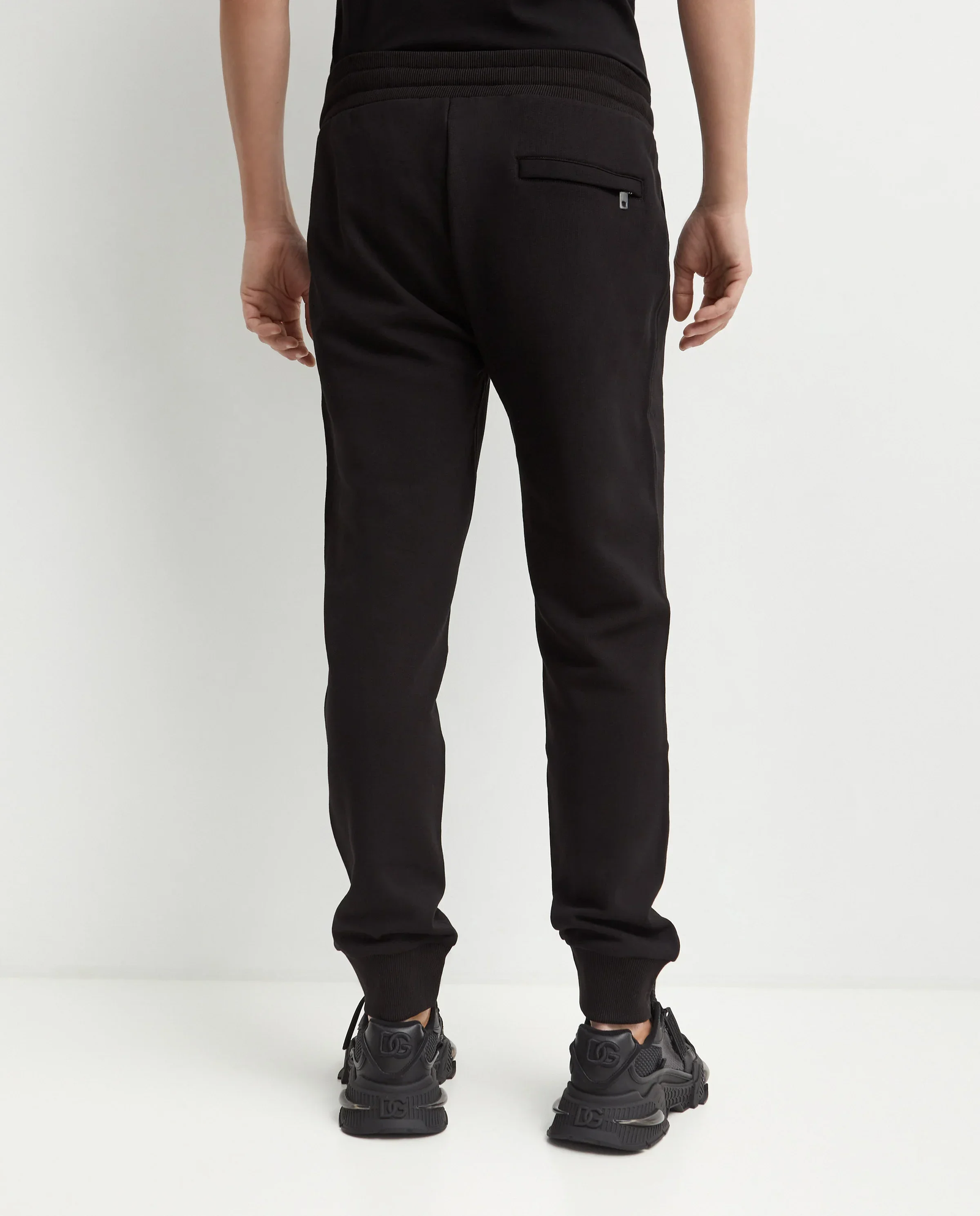 Czarne spodnie dresowe z naszywką - Image #3