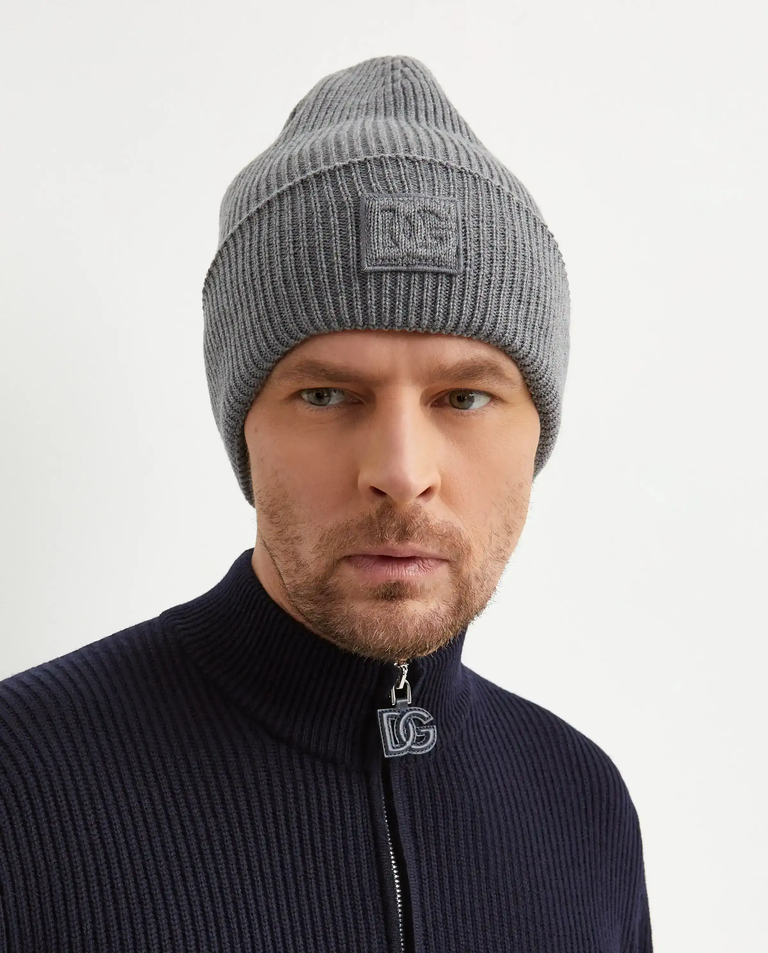 Szara wełniana czapka