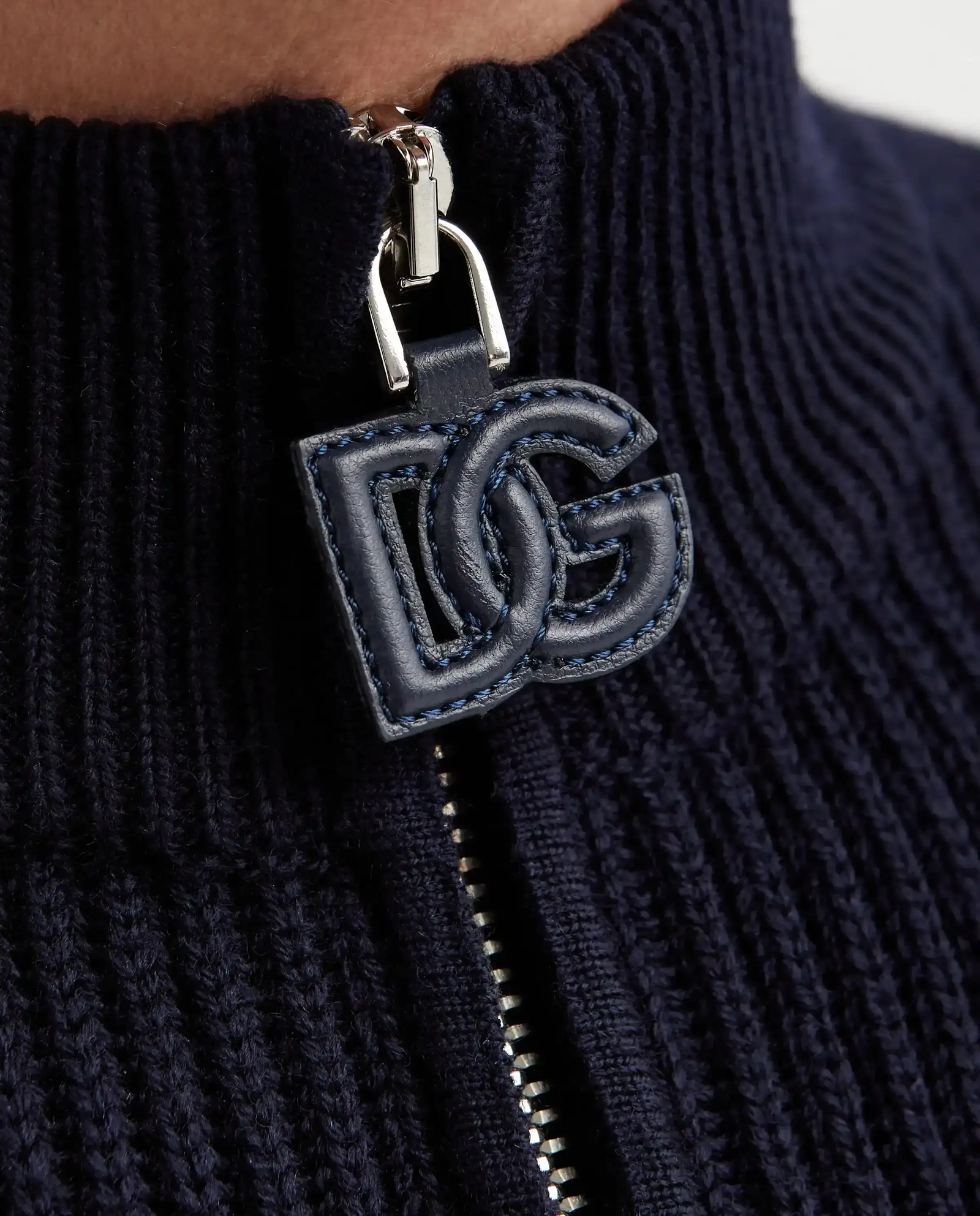 Granatowy sweter z suwakiem - Image #4