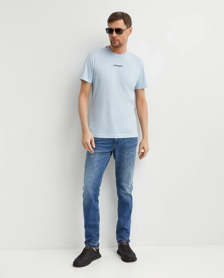 Jasnoniebieski t-shirt z logo