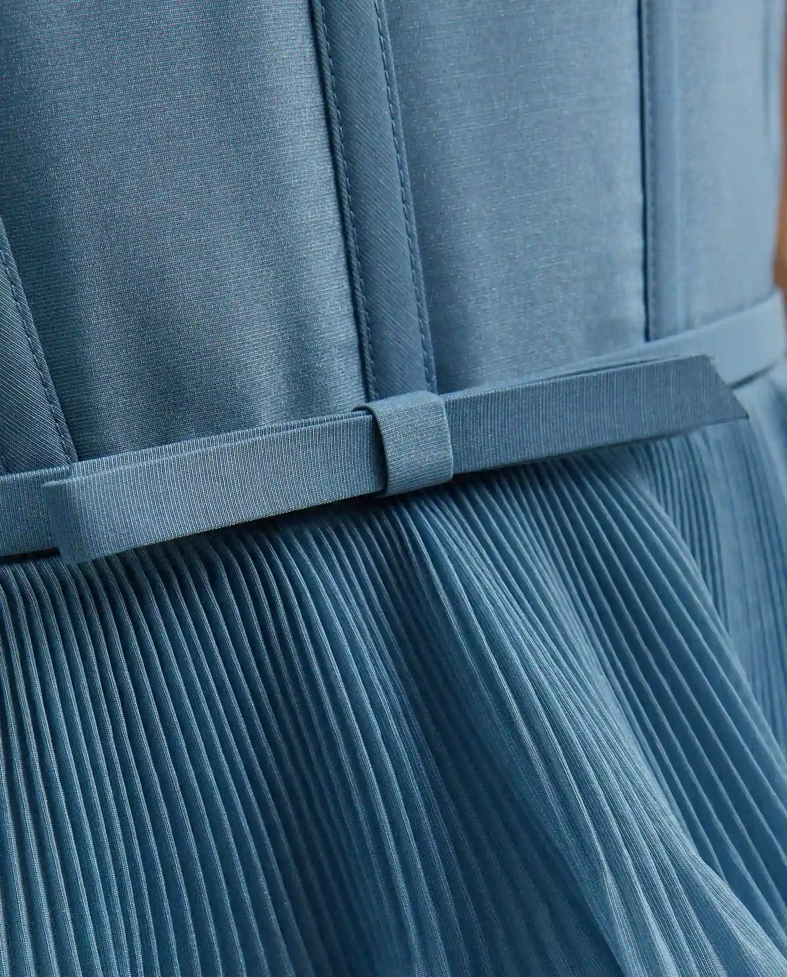 Plisowana sukienka midi - Image #4