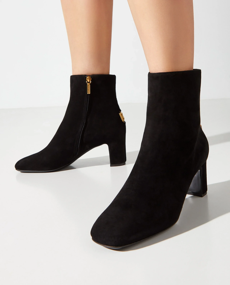 Czarne zamszowe botki na obcasie 60