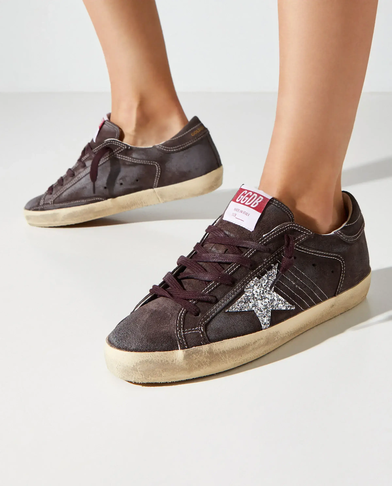 Brązowe zamszowe sneakersy Superstar