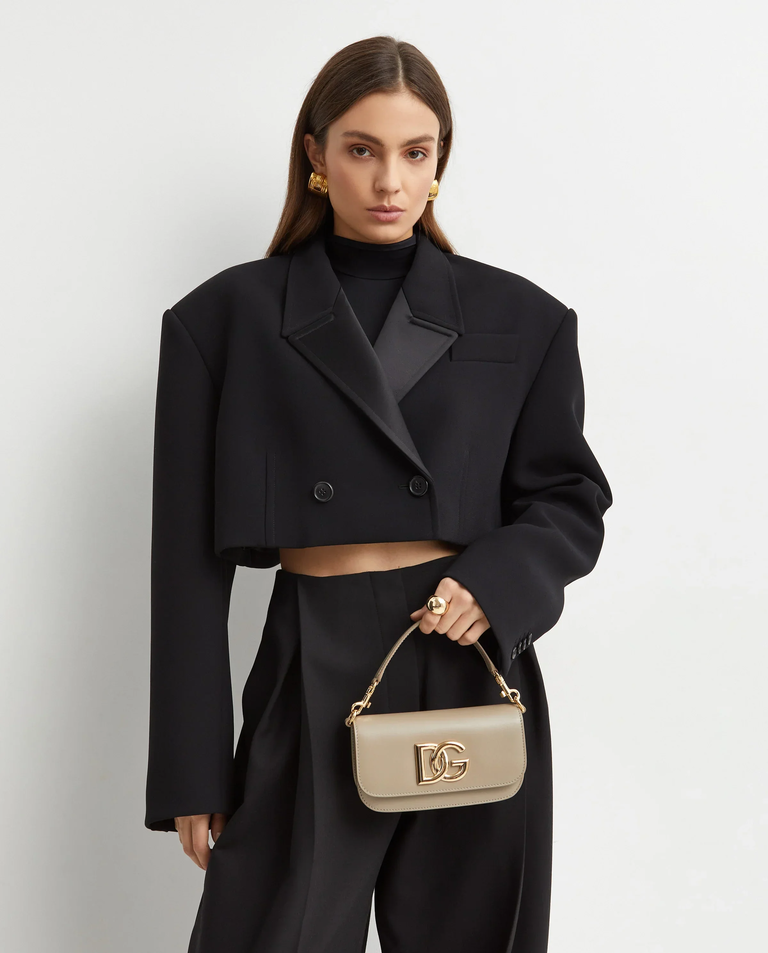 Skórzana torebka z logo 3.5