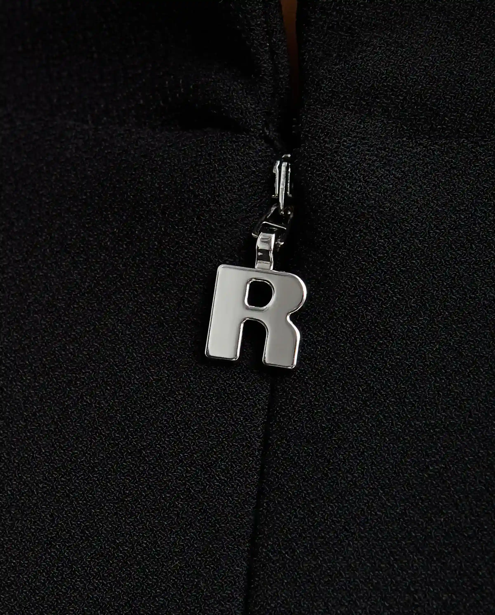 Czarna sukienka midi z cekinami - Image #6