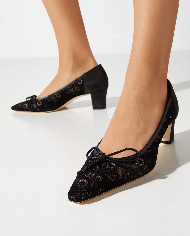 Czarne czółenka z koronką i kokardą Martebal 50