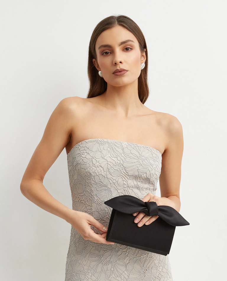 Czarna satynowa kopertówka Bow Tie Mini