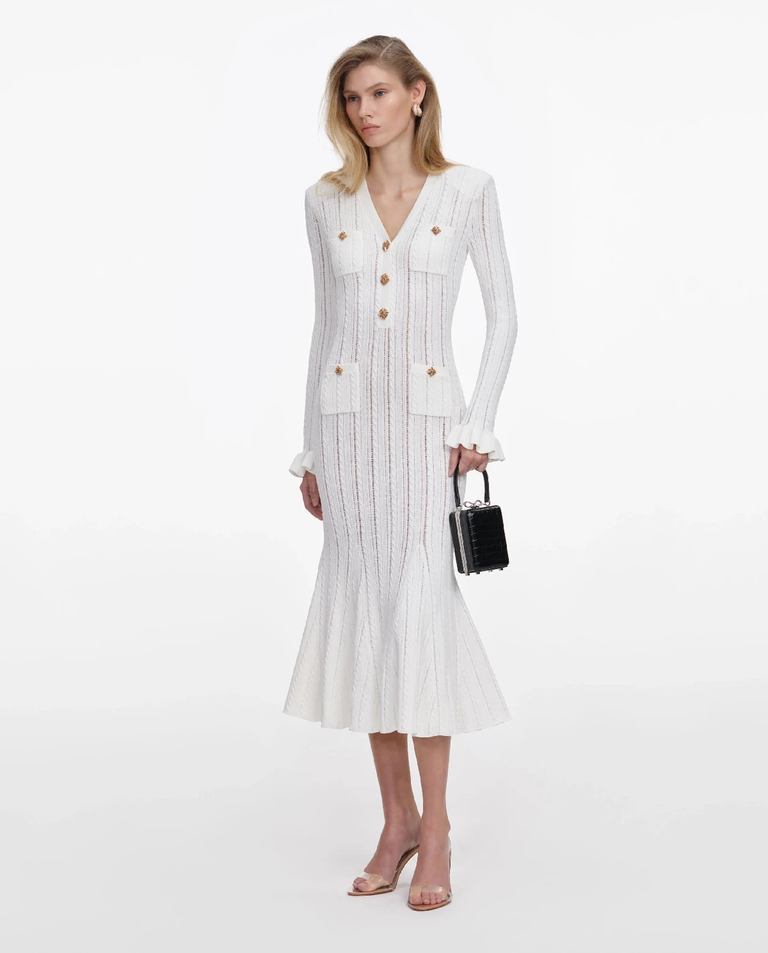 Biała dzianinowa sukienka midi