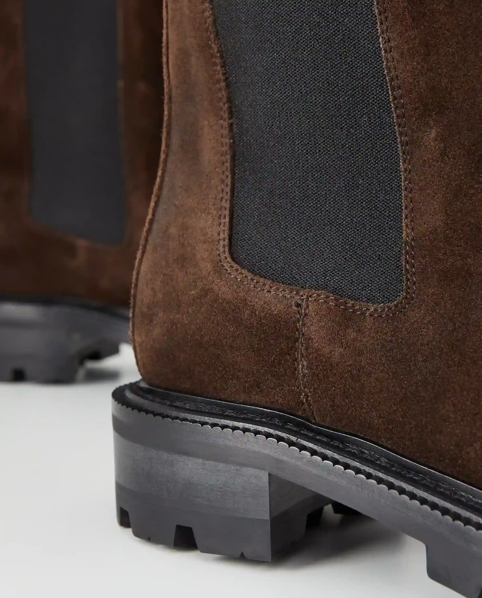 Brązowe zamszowe botki Chelsea - Image #4