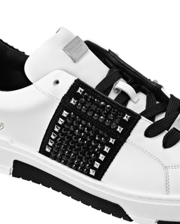 Sneakersy z czarnymi kryształkami Strass - Image #2