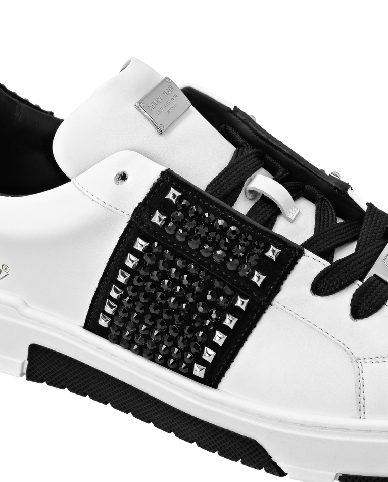 Sneakersy z czarnymi kryształkami Strass - Image #2