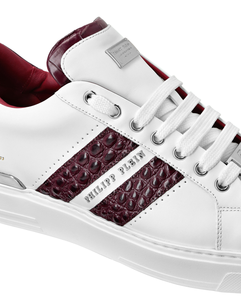 Sneakersy Low Top z bordowymi detalami - Image #2