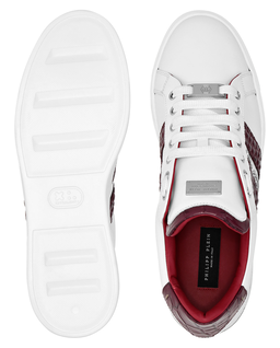 Sneakersy Low Top z bordowymi detalami - Image #3