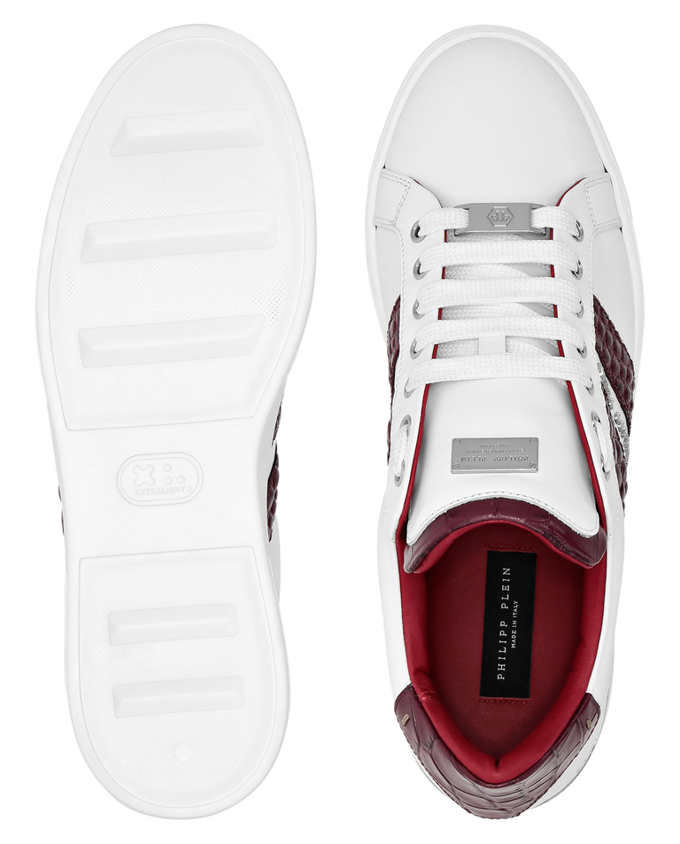 Sneakersy Low Top z bordowymi detalami - Image #3