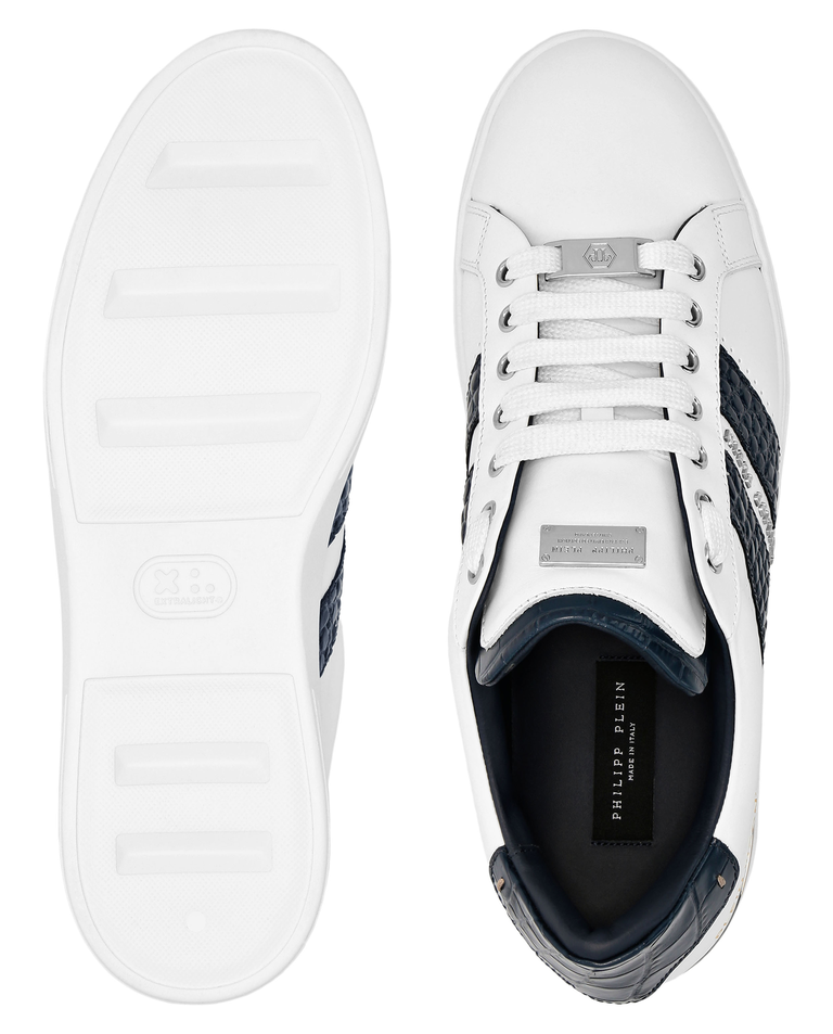 Sneakersy Low Top z granatowymi detalami - Image #3