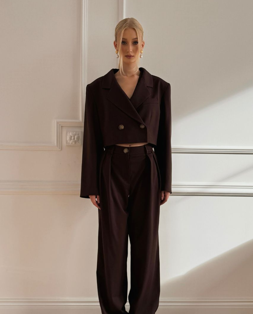 Brązowa marynarka o krótkim kroju - Image #3