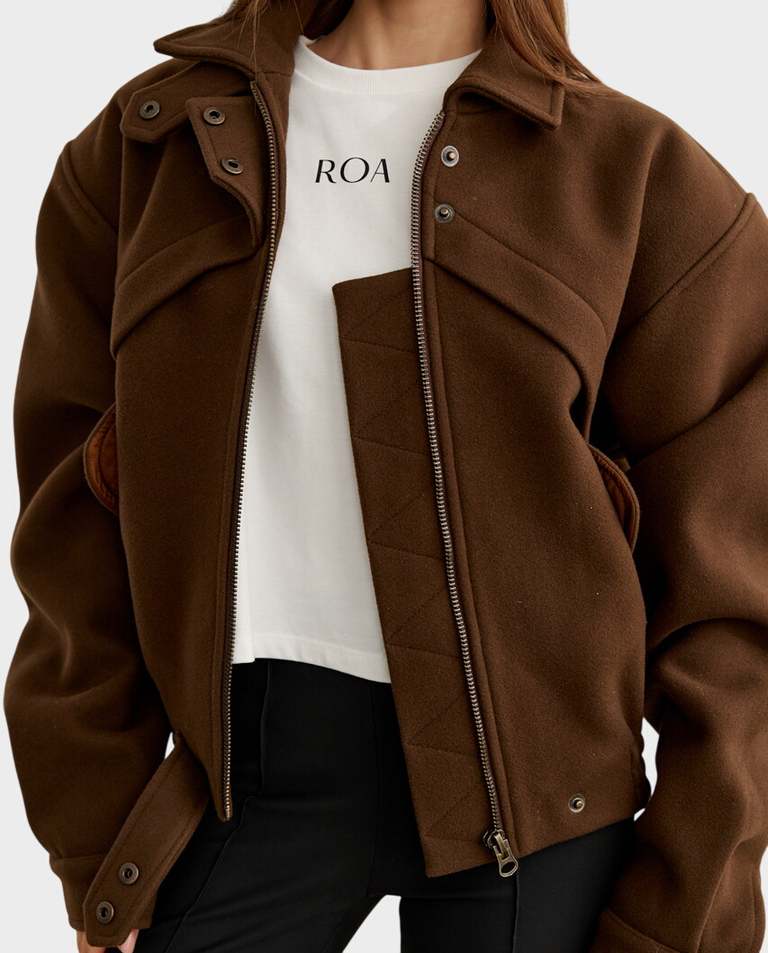 Brązowa kurtka bomber