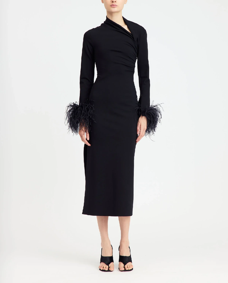 Czarna sukienka z piórami Yola