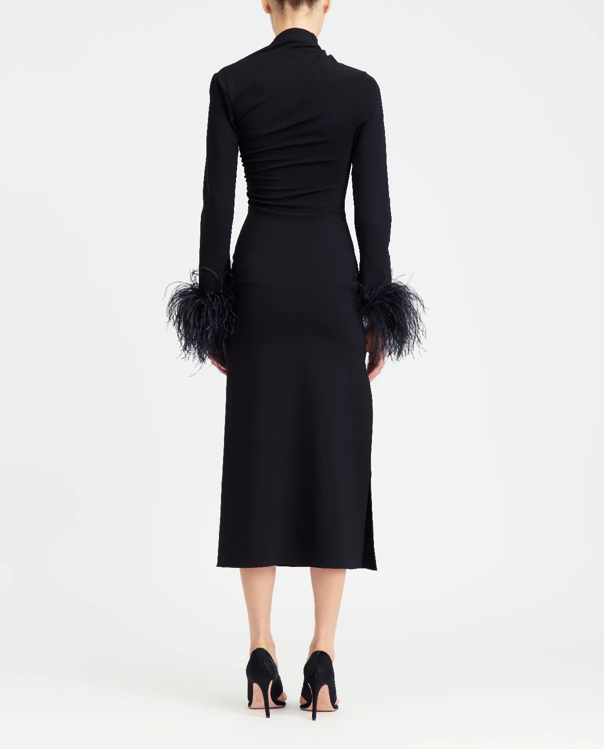 Czarna sukienka z piórami Yola - Image #3