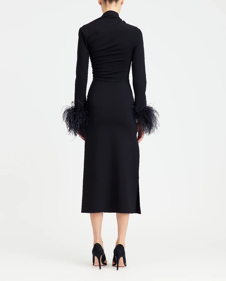 Czarna sukienka z piórami Yola - Image #3