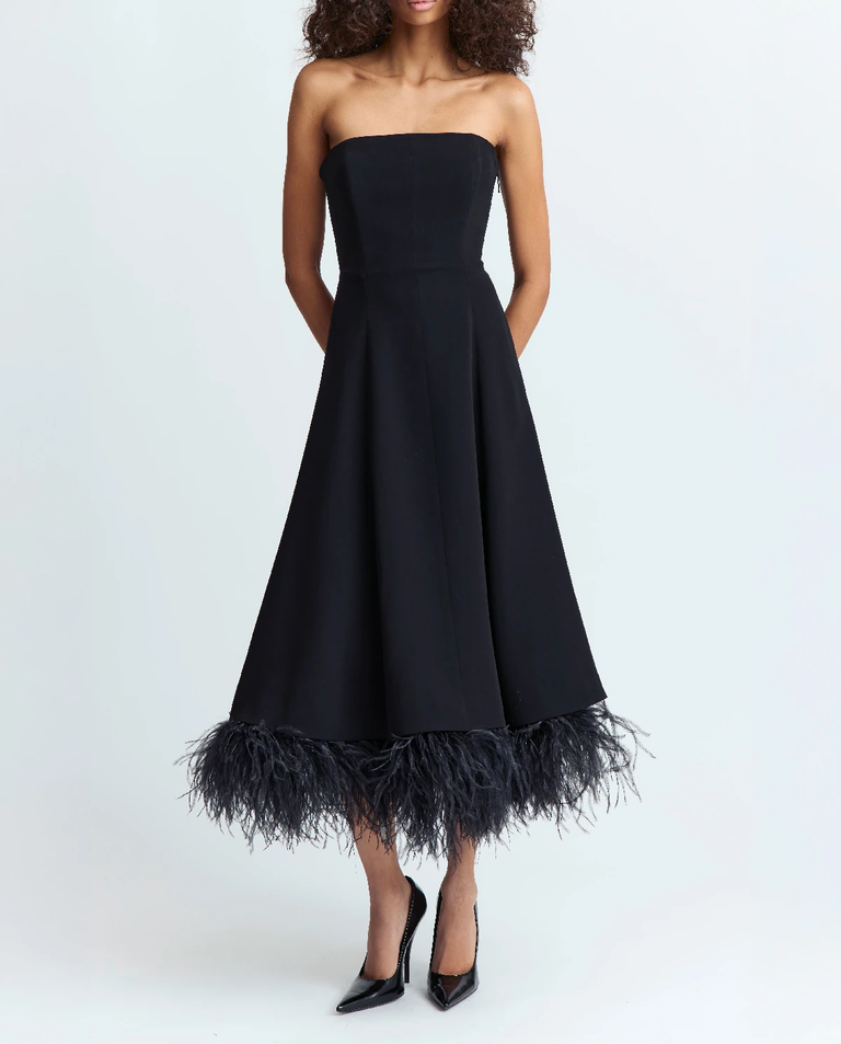 Czarna sukienka z piórami Gioele