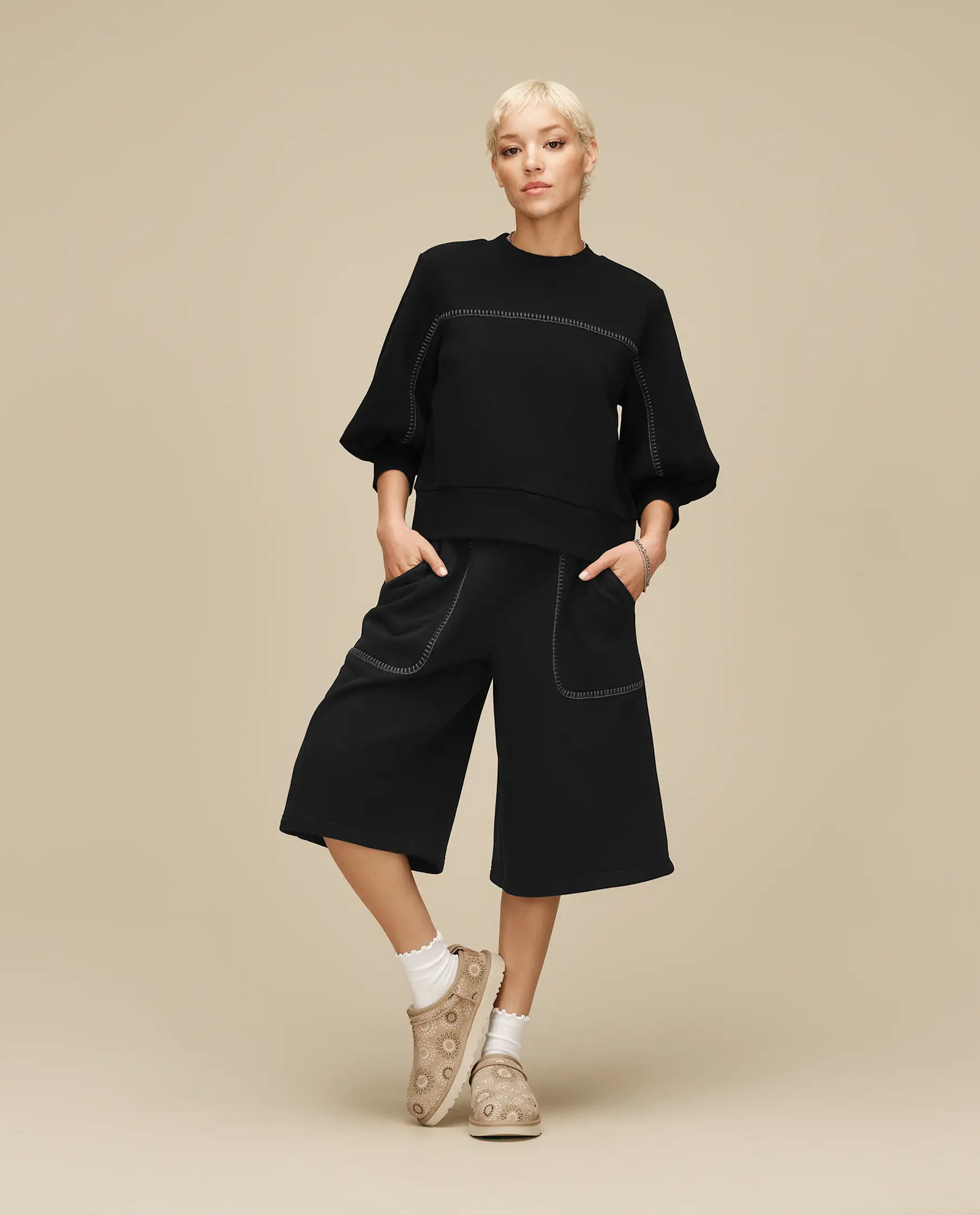 Beżowe śniegowce Classic Micro - Image #1