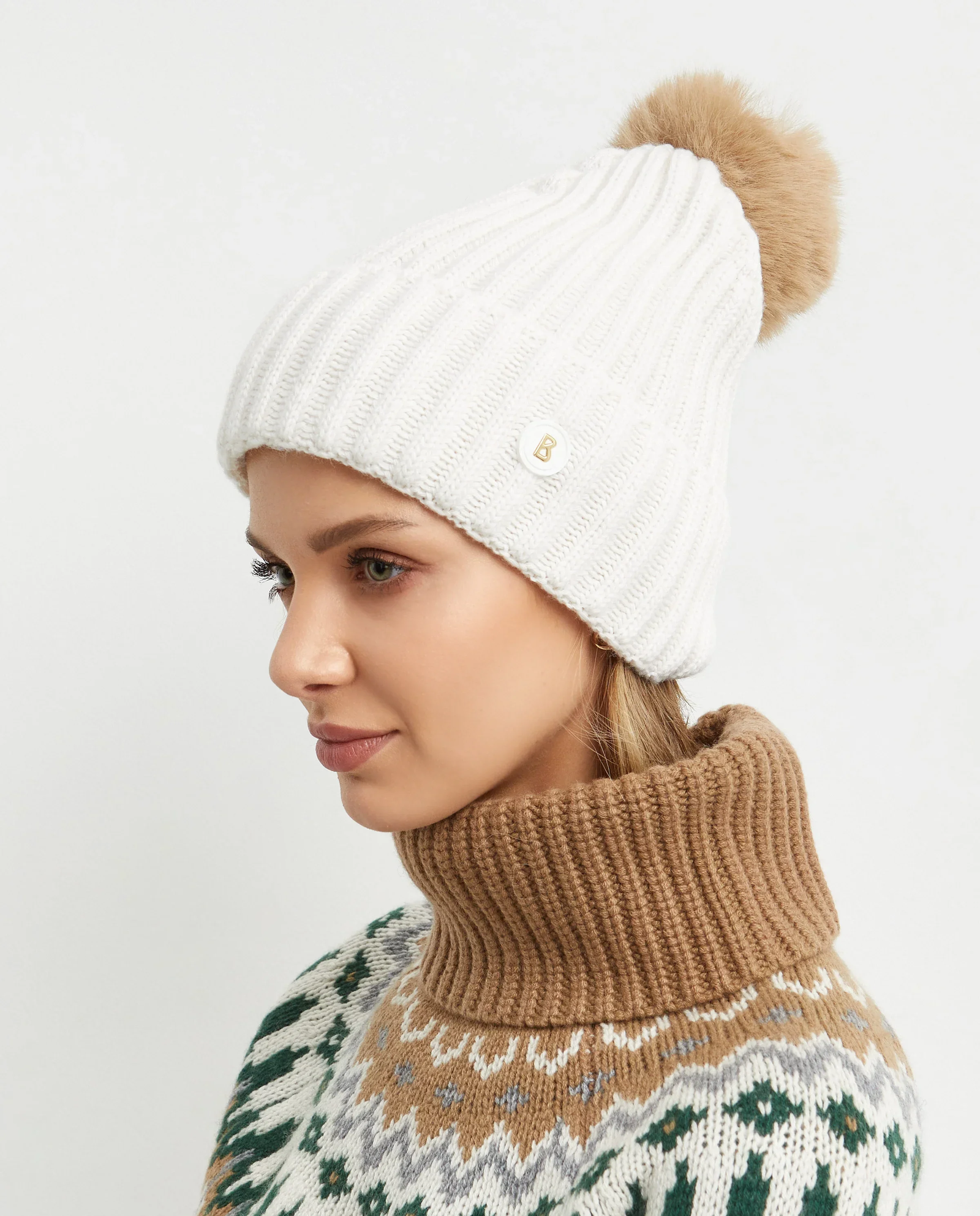 Biała czapka z pomponem Ranya - Image #1